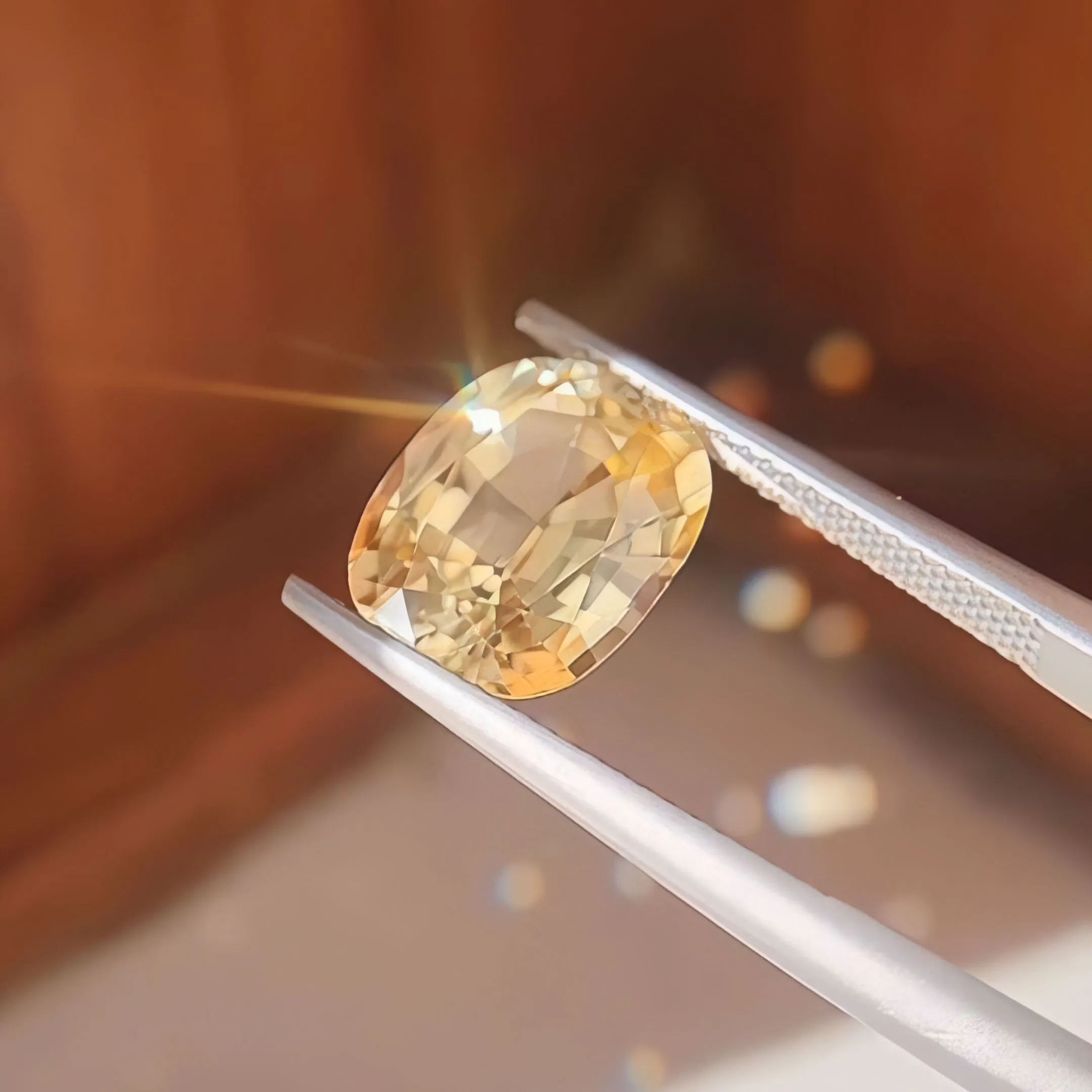 5.6ct Oval Sapphire Champagne Yellow Natural