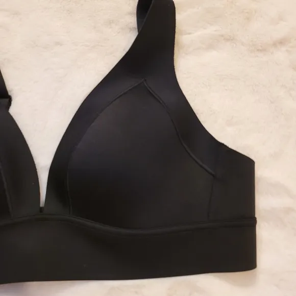 Athleta A-C Essential Bra Black Size Small