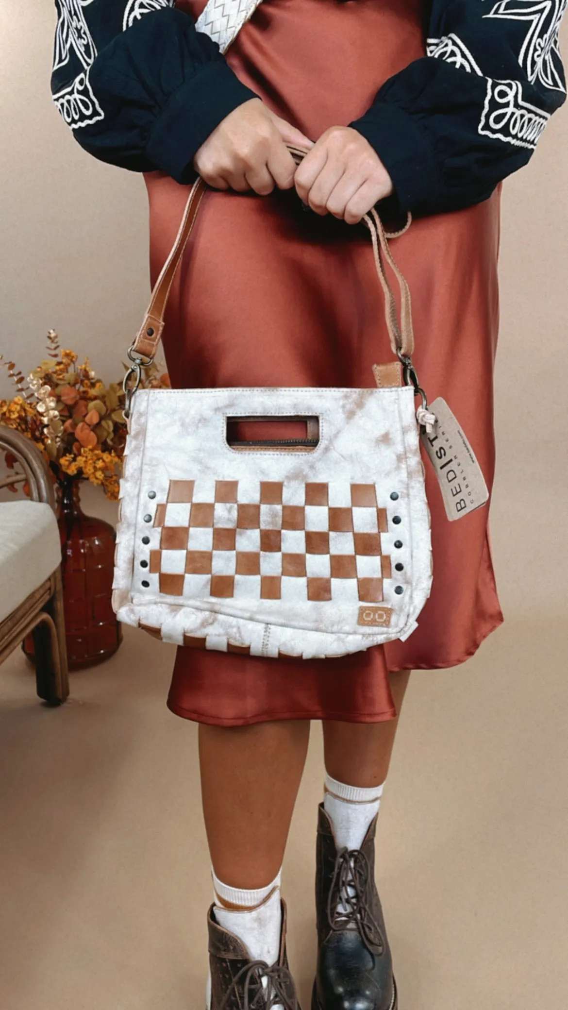 Bedstu Keiki, Nectar Lux Tan Rustic