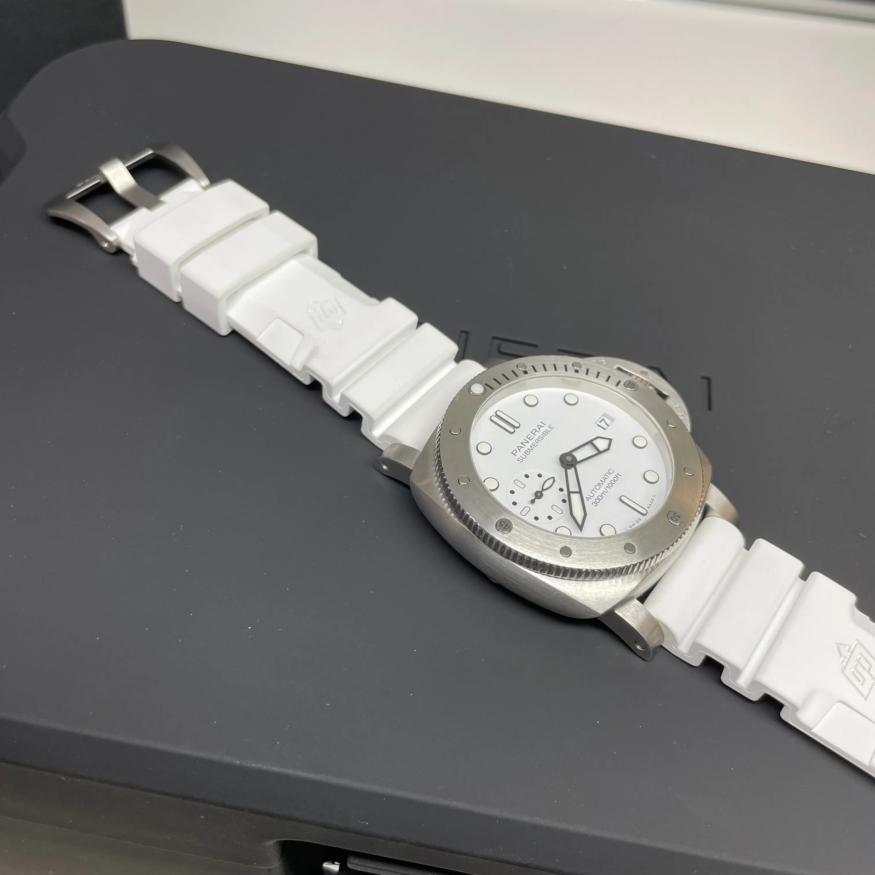 Pre-owned Panerai Submersible 42mm Bianco White PAM01223