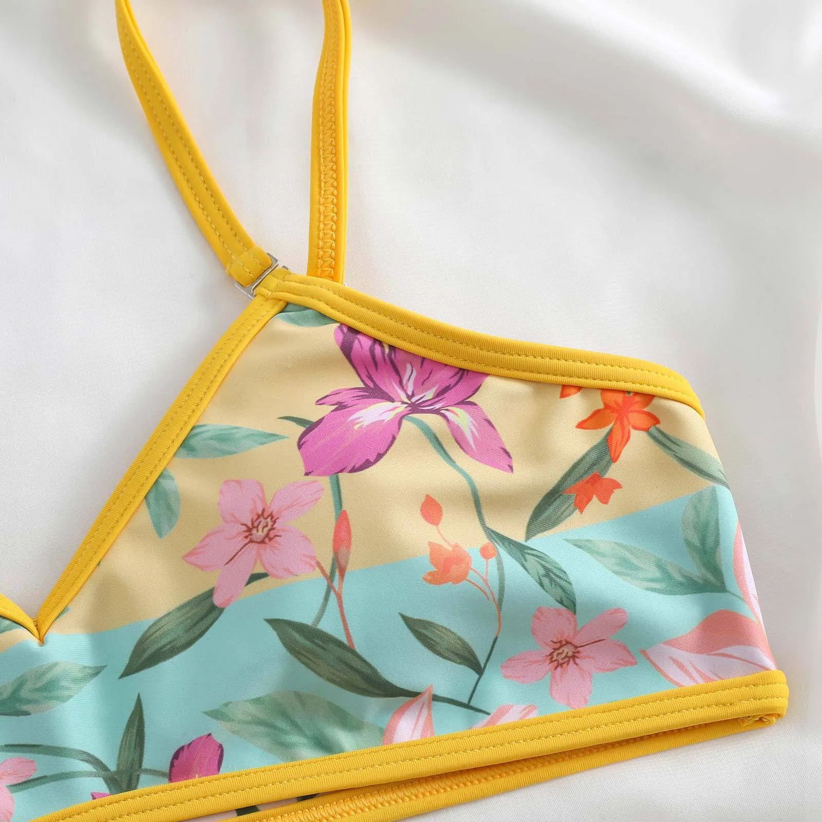 Printed Color-blocking Two-piece Bikini And Sarong Swimsuit Set - Picture 1 / S