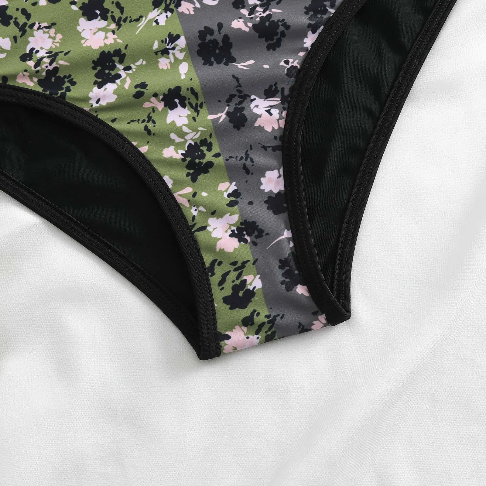 Printed Color-blocking Two-piece Bikini And Sarong Swimsuit Set - Picture 1 / S