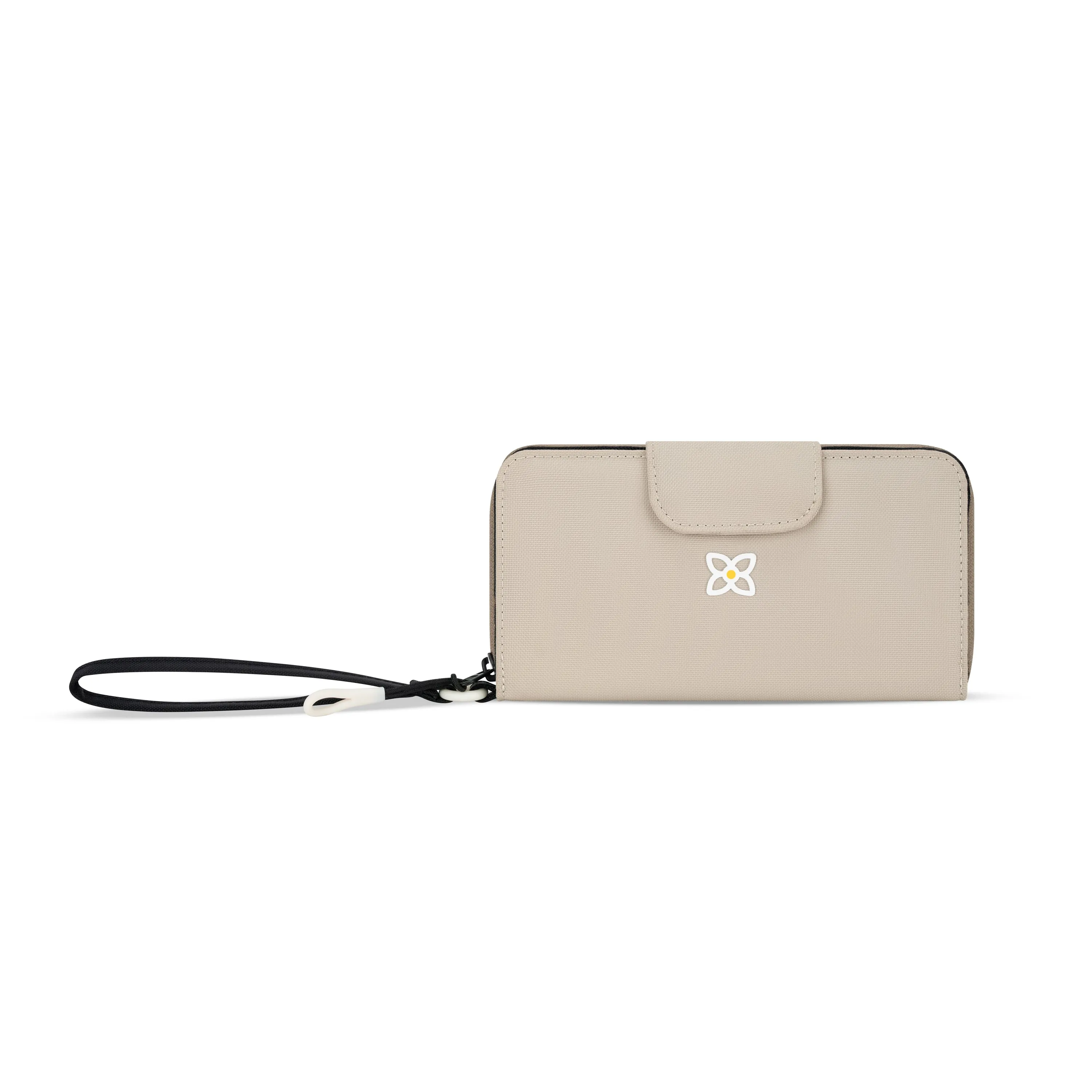 Sherpani Tulum Long Wristlet Wallet con leche