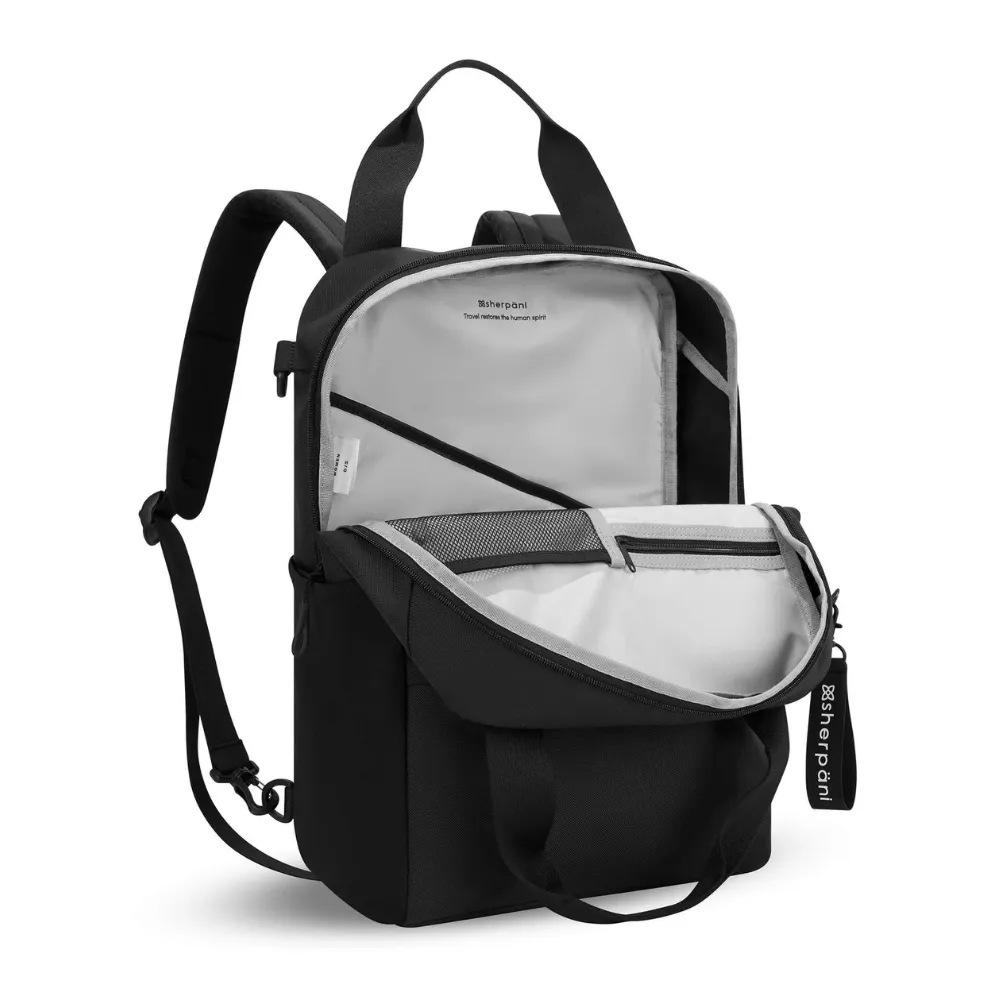 Sherpäni Camden Raven Backpack (Women's)