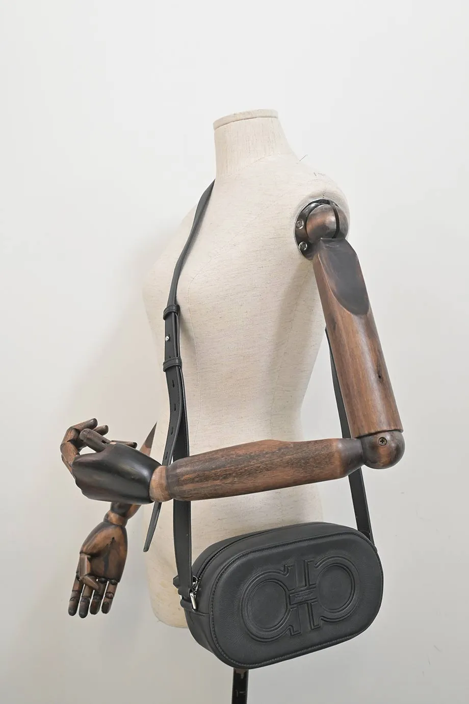 [WB6484] Salvatore Ferragamo | Cross-Body Bag